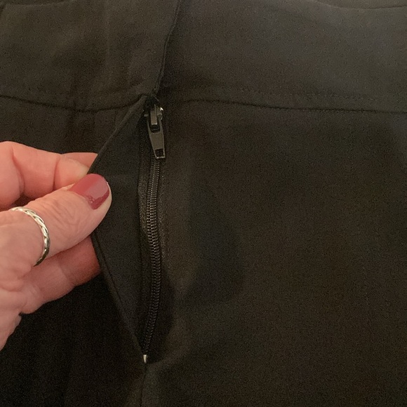 Cache black Capri style bottoms size 6 - Picture 5 of 12